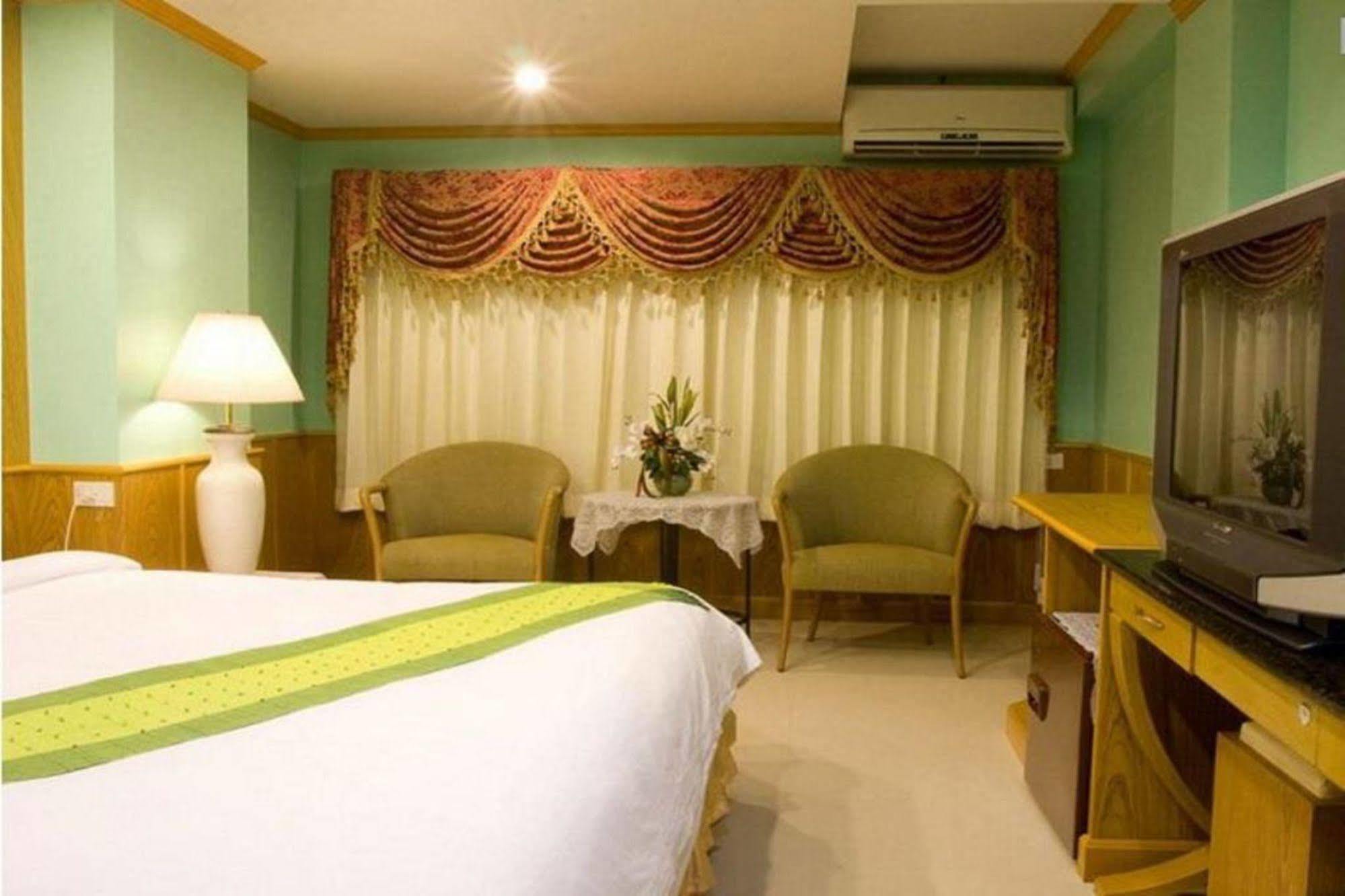 Oyo 280 Thai Garden Resort バンコク都 エクステリア 写真